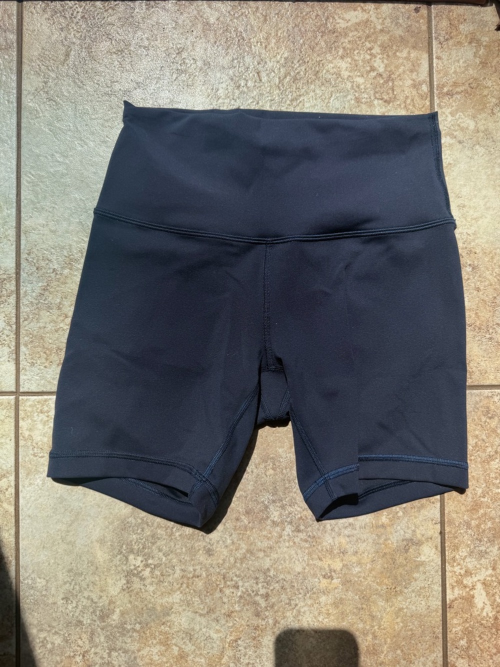 2 Lululemon Wunder Train high rise shorts with 6 in inseam, size 6 - Picture 3 of 9